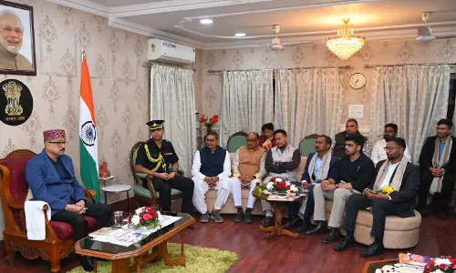 राज्यपाल रमेन डेका से सरस्वती शिक्षा संस्थान के पूर्व विद्यार्थियों ने की सौजन्य भेंट राज्यपाल रमेन डेका से सरस्वती शिक्षा संस्थान के पूर्व विद्यार्थियों ने की सौजन्य भेंट