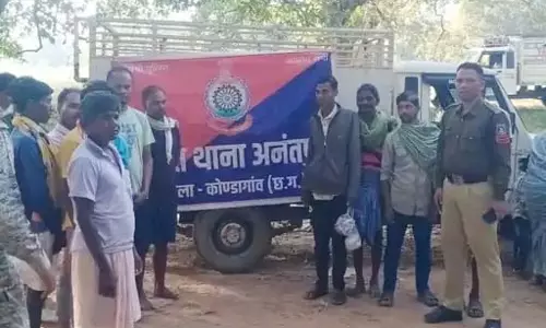 पुलिस ने साप्ताहिक बाजार में चलाया जागरूकता अभियान पुलिस ने साप्ताहिक बाजार में चलाया जागरूकता अभियान
