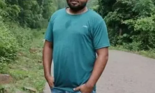 नक्सलियों ने सड़क निर्माण ठेकेदार को बंधक बनाया, सुरक्षाबलों का सर्च ऑपरेशन जारी नक्सलियों ने सड़क निर्माण ठेकेदार को बंधक बनाया, सुरक्षाबलों का सर्च ऑपरेशन जारी