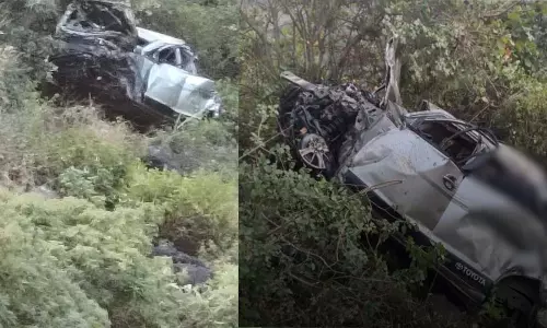 BREAKING: सप्तश्रृंगी यात्रा पर खाई में गिरी कार, एक ही परिवार के 6 लोगों की मौत