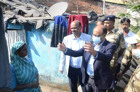 जहरीली गैस का रिसाव जारी, 25 हजार की आबादी खतरे में, पुनर्वास बड़ी चुनौती जहरीली गैस का रिसाव जारी, 25 हजार की आबादी खतरे में, पुनर्वास बड़ी चुनौती