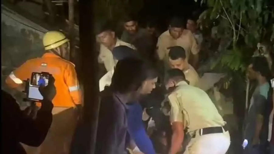 PM मोदी ने गोवा के CM से बात की, पीड़ितों के परिजनों के लिए 2 लाख के मुआवजे का ऐलान किया PM मोदी ने गोवा के CM से बात की, पीड़ितों के परिजनों के लिए 2 लाख के मुआवजे का ऐलान किया