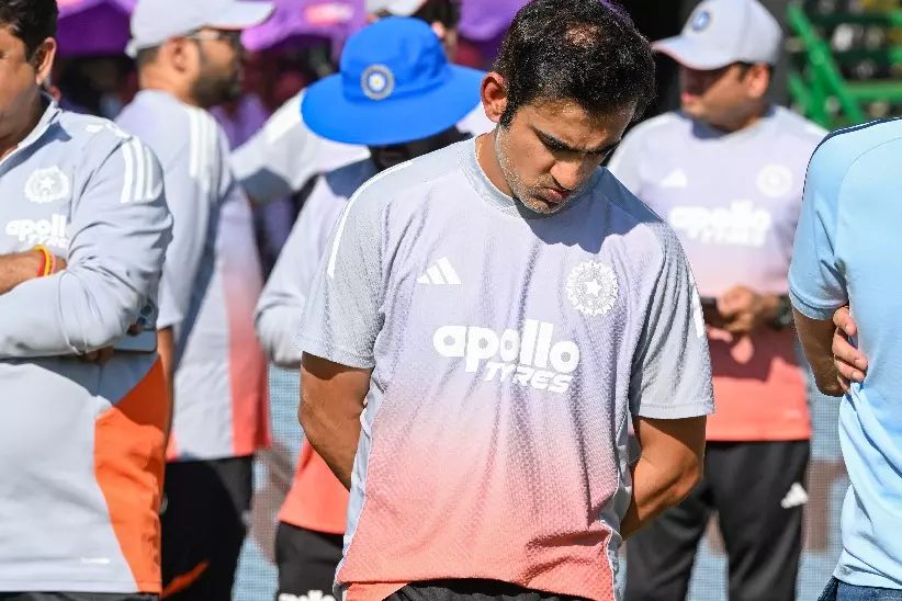 वनडे जीत के बाद विवाद बढ़ा: गंभीर की IPL मालिक को कड़ी चेतावनी वनडे जीत के बाद विवाद बढ़ा: गंभीर की IPL मालिक को कड़ी चेतावनी