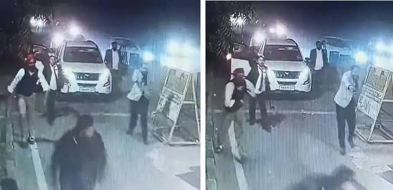 लुधियाना टोल प्लाजा पर गोलीबारी, ID मांगने पर VIP कार में सवार लोगों ने स्टाफ पर फायरिंग की लुधियाना टोल प्लाजा पर गोलीबारी, ID मांगने पर VIP कार में सवार लोगों ने स्टाफ पर फायरिंग की