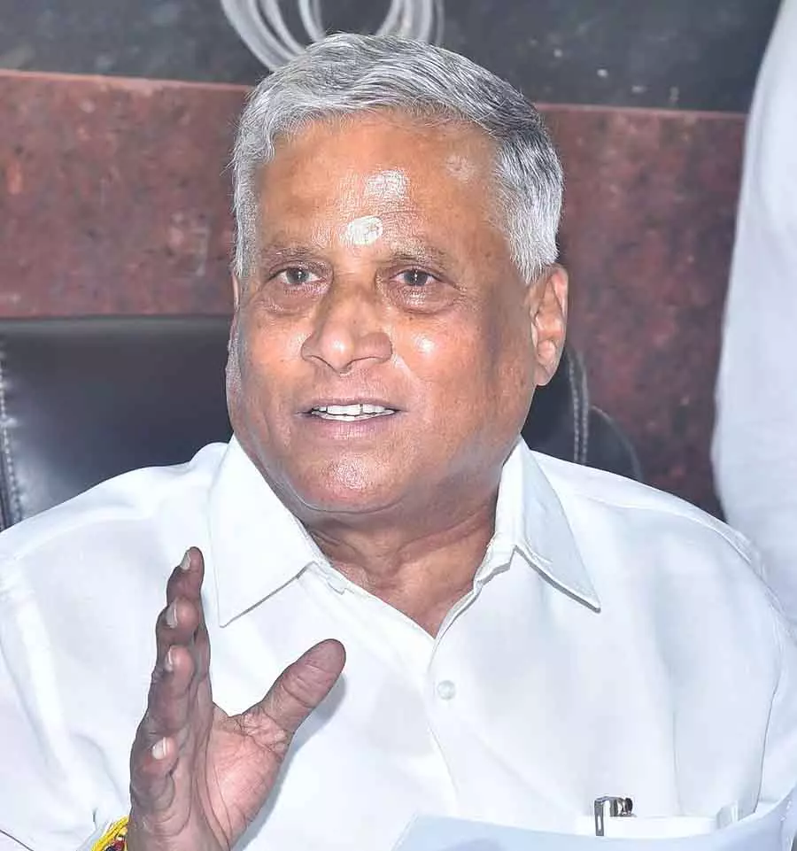 सिद्धारमैया ने विचारधारा को ताक पर रख दिया: V. Somanna सिद्धारमैया ने विचारधारा को ताक पर रख दिया: V. Somanna