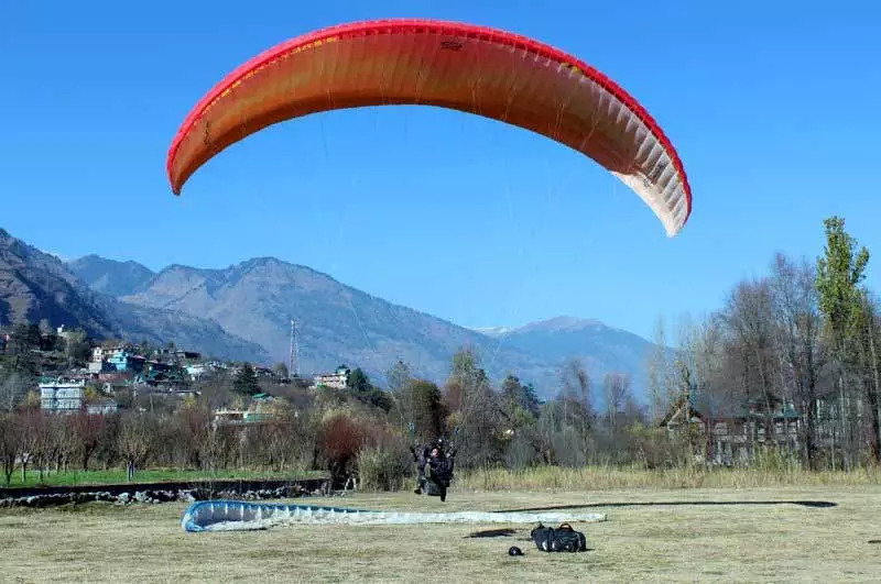 Himachal: राज्य के मध्य और ऊँची पहाड़ियों पर आज हल्की बर्फबारी और बारिश होगी Himachal: राज्य के मध्य और ऊँची पहाड़ियों पर आज हल्की बर्फबारी और बारिश होगी