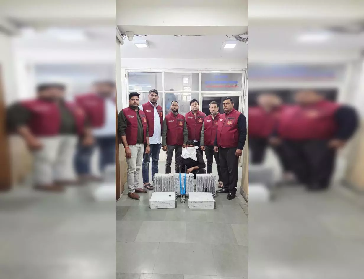 मोबाइल टावर से आरआरयू चोरी के मामले में युवक गिरफ्तार, एक कार बरामद मोबाइल टावर से आरआरयू चोरी के मामले में युवक गिरफ्तार, एक कार बरामद