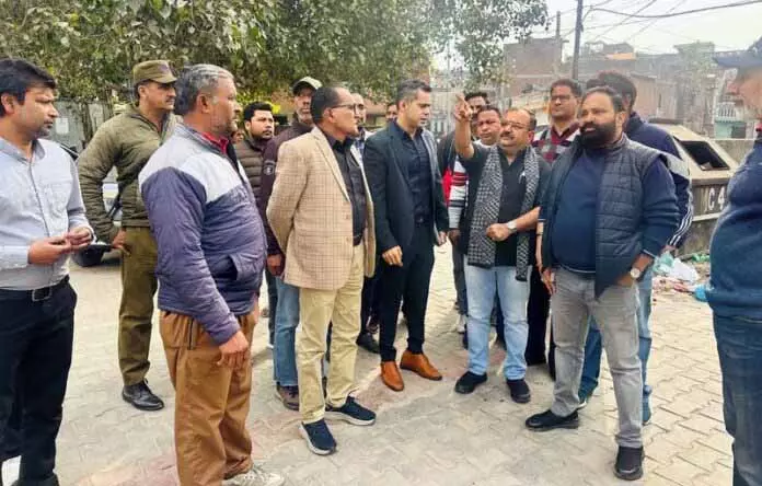 Vikram Randhawa ने वाल्मीकि कॉलोनी का दौरा किया Vikram Randhawa ने वाल्मीकि कॉलोनी का दौरा किया