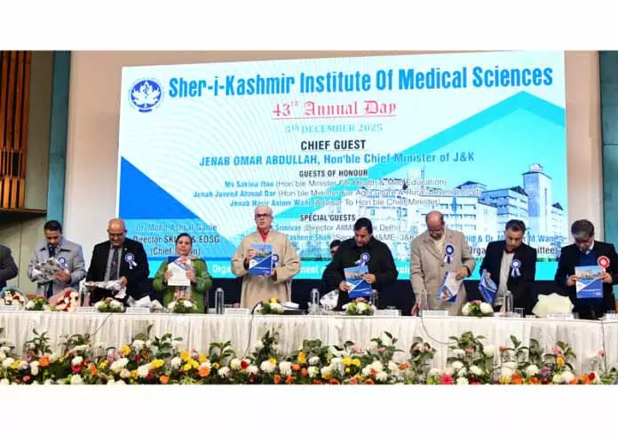 CM ने कैपिटल इन्वेस्टमेंट के लिए SKIMS को समर्थन देने का वादा किया CM ने कैपिटल इन्वेस्टमेंट के लिए SKIMS को समर्थन देने का वादा किया