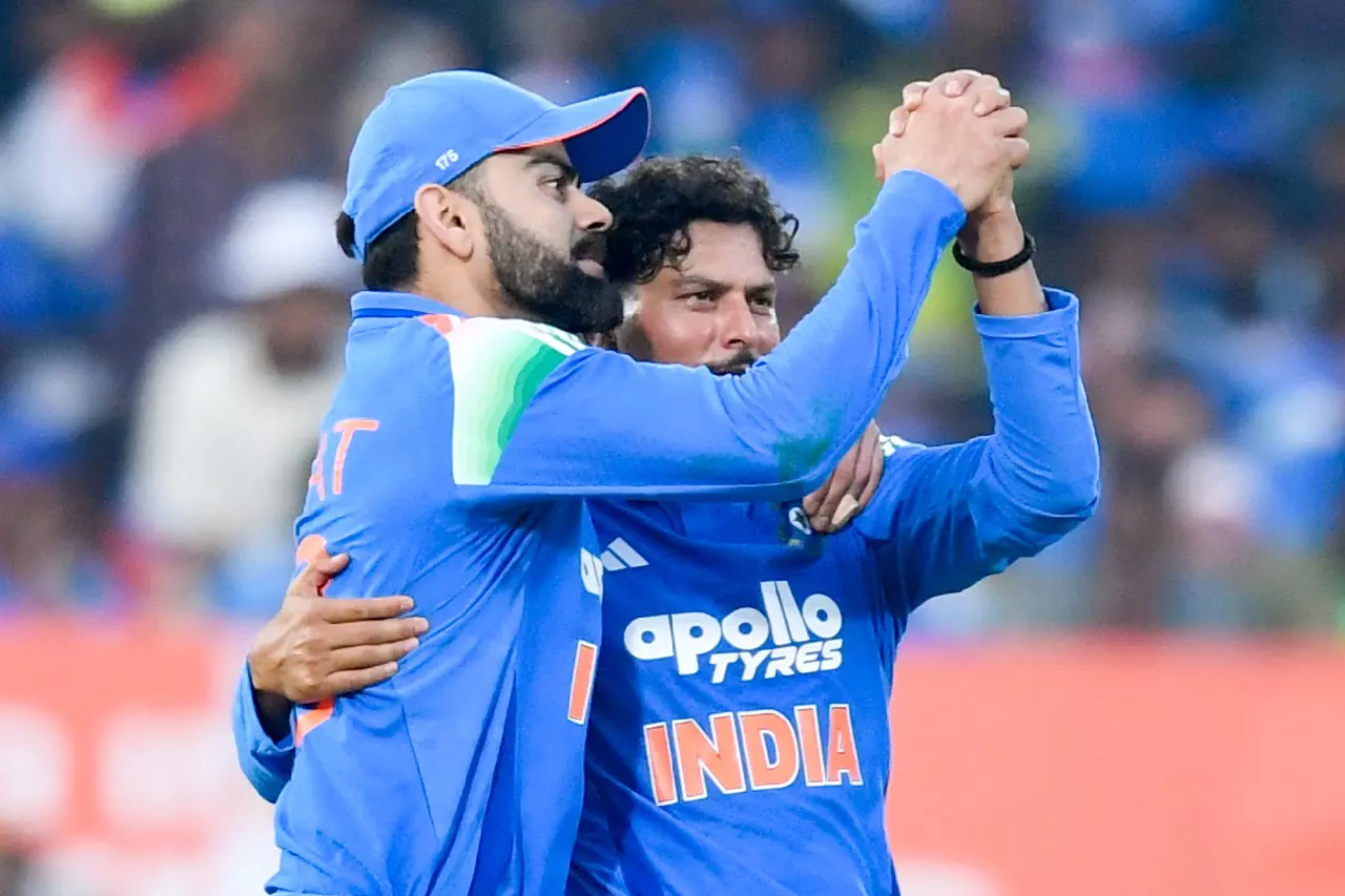भारत की 2-1 से सीरीज़ जीत के बाद कुलदीप को इम्पैक्ट प्लेयर ऑफ़ द सीरीज़ का अवॉर्ड मिला भारत की 2-1 से सीरीज़ जीत के बाद कुलदीप को इम्पैक्ट प्लेयर ऑफ़ द सीरीज़ का अवॉर्ड मिला