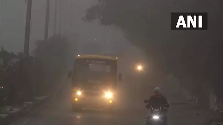 Rajasthan में कड़ाके की ठंड, फतेहपुर में 3.5°C तापमान दर्ज किया गया। Rajasthan में कड़ाके की ठंड, फतेहपुर में 3.5°C तापमान दर्ज किया गया।