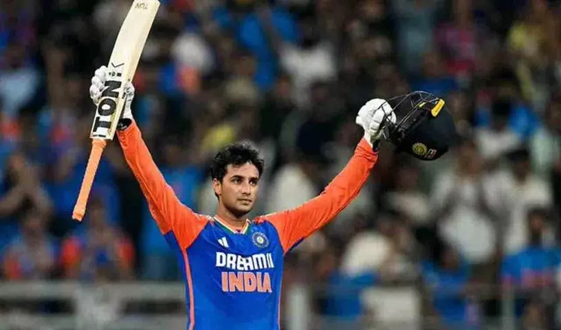 Abhishek एक कैलेंडर वर्ष में 100 छक्के लगाने वाले पहले भारतीय बन गए Abhishek एक कैलेंडर वर्ष में 100 छक्के लगाने वाले पहले भारतीय बन गए