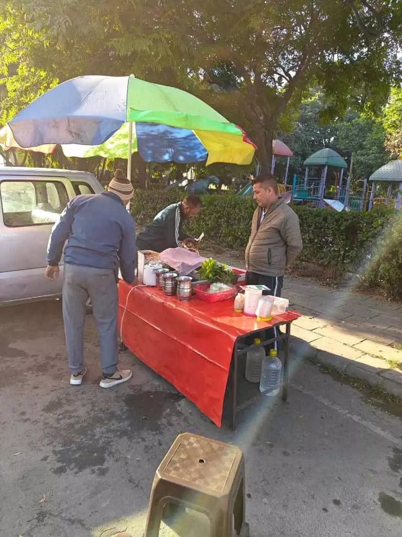 Chandigarh: नगर निगम पार्कों के बाहर सुबह-सुबह अतिक्रमण विरोधी अभियान चलाता है Chandigarh: नगर निगम पार्कों के बाहर सुबह-सुबह अतिक्रमण विरोधी अभियान चलाता है