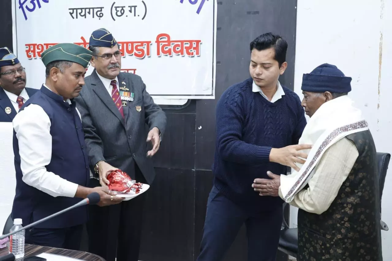 वीर शहीदों को नमन, सशस्त्र सेना झंडा दिवस गरिमामय ढंग से मनाया गया वीर शहीदों को नमन, सशस्त्र सेना झंडा दिवस गरिमामय ढंग से मनाया गया