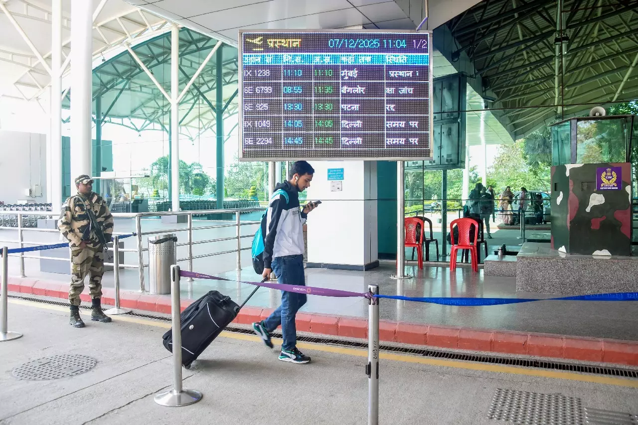 IndiGo ने अब तक कैंसिल हुई फ्लाइट्स के लिए यात्रियों को 610 करोड़ रुपये रिफंड किए IndiGo ने अब तक कैंसिल हुई फ्लाइट्स के लिए यात्रियों को 610 करोड़ रुपये रिफंड किए