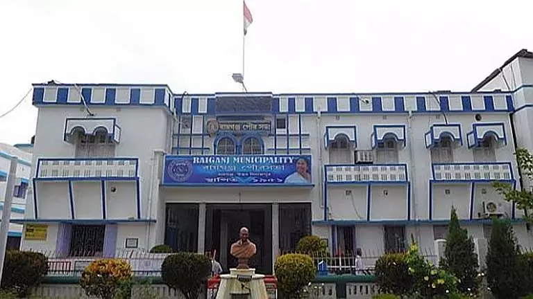 Raiganj नगर पालिका ने अधूरी पड़ी आवास योजना के काम को लेकर पुलिस से मदद मांगी Raiganj नगर पालिका ने अधूरी पड़ी आवास योजना के काम को लेकर पुलिस से मदद मांगी