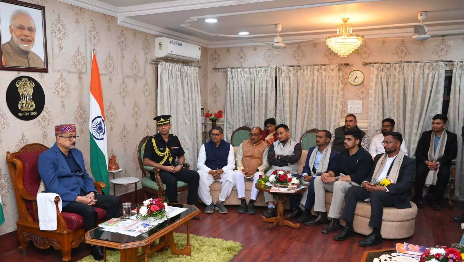 राज्यपाल रमेन डेका से सरस्वती शिक्षा संस्थान के पूर्व विद्यार्थियों ने की सौजन्य भेंट राज्यपाल रमेन डेका से सरस्वती शिक्षा संस्थान के पूर्व विद्यार्थियों ने की सौजन्य भेंट