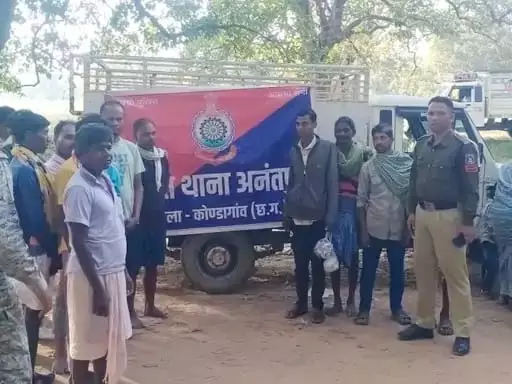 पुलिस ने साप्ताहिक बाजार में चलाया जागरूकता अभियान पुलिस ने साप्ताहिक बाजार में चलाया जागरूकता अभियान