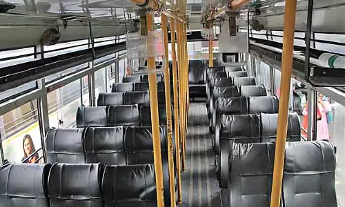 मोटापे की दरें बढ़ रही हैं: बस यात्री सीटों की समस्या से परेशान मोटापे की दरें बढ़ रही हैं: बस यात्री सीटों की समस्या से परेशान