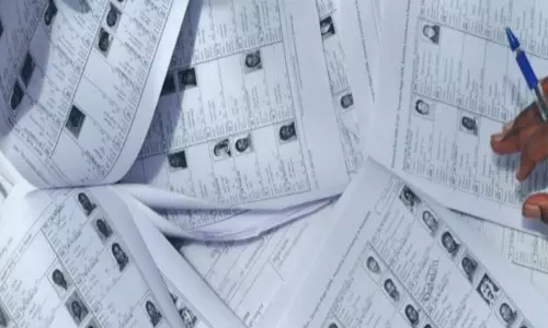 Bhopal: भोपाल में मतदाता सूची से बड़े पैमाने पर नाम हटे Bhopal: भोपाल में मतदाता सूची से बड़े पैमाने पर नाम हटे