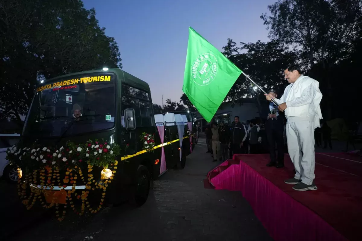 Bhopal: पर्यटन सुविधाओं के लिए पन्ना में नई कैंटर बसों का शुभारंभ
