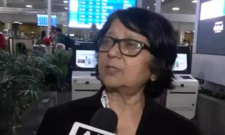 Indigo उड़ान रद्द होने से शिलांग की महिला मृत पति के ताबूत के साथ गुवाहाटी में अटकी Indigo उड़ान रद्द होने से शिलांग की महिला मृत पति के ताबूत के साथ गुवाहाटी में अटकी