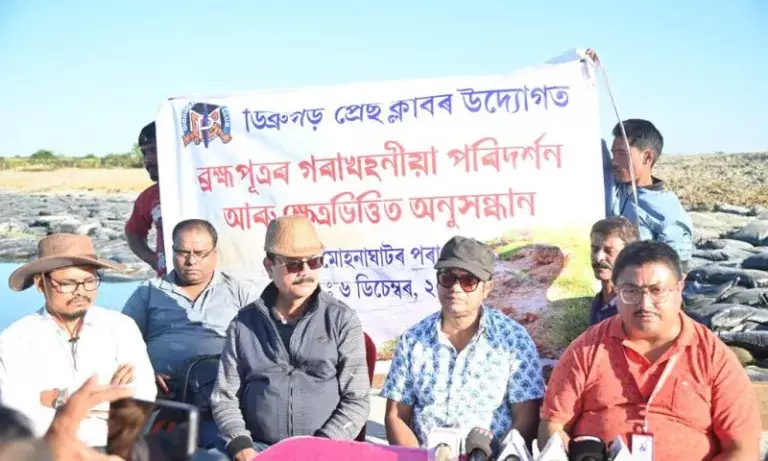 Assam: डिब्रूगढ़ प्रेस क्लब ने 800 मीटर के कटाव क्षेत्र का जायजा लिया