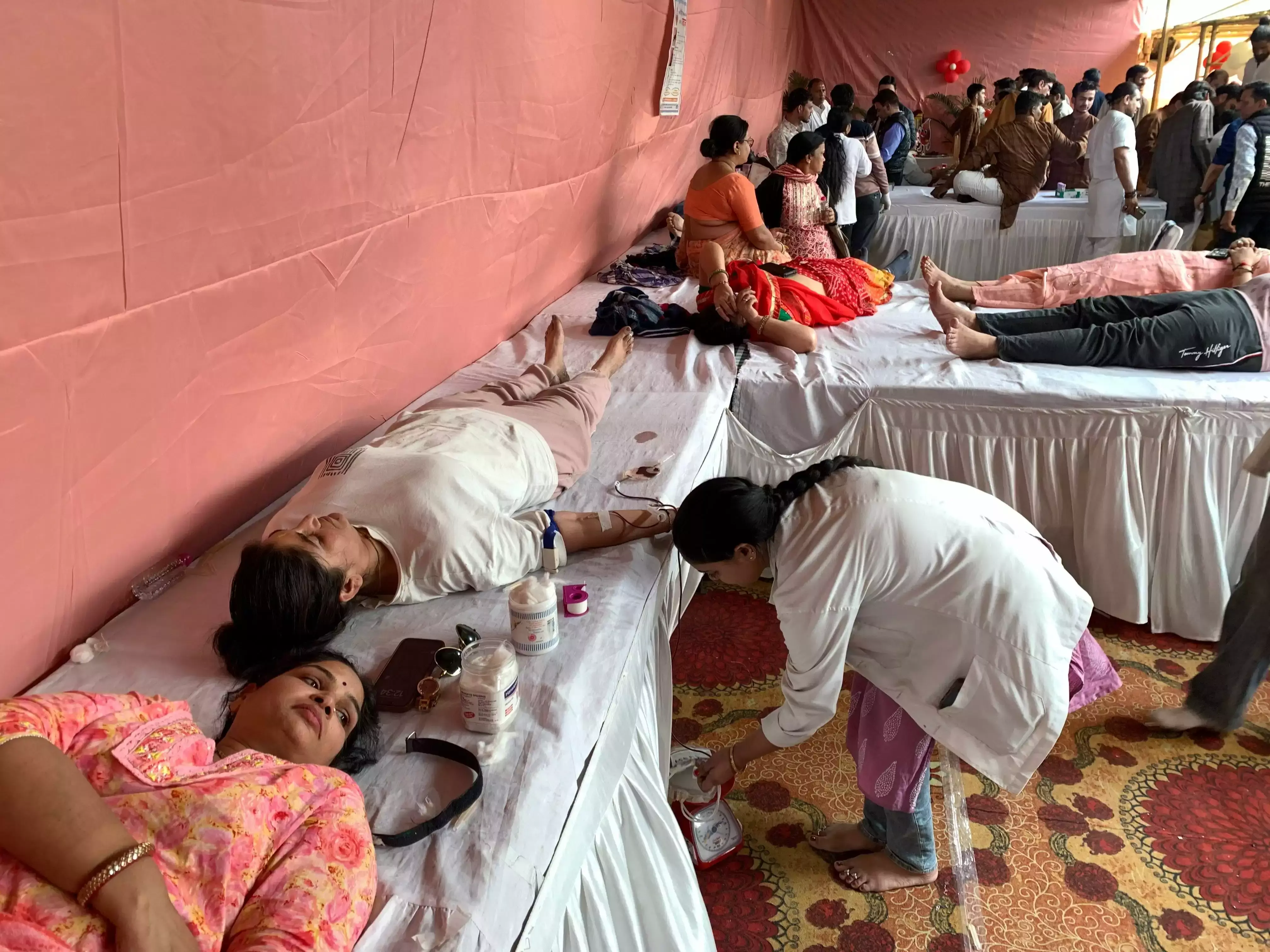 Jaipur: मंदिर में आयोजित रक्तदान शिविर में सफलता, 1,131 यूनिट रक्त Jaipur: मंदिर में आयोजित रक्तदान शिविर में सफलता, 1,131 यूनिट रक्त