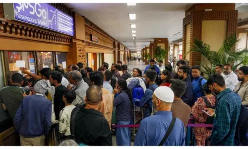IndiGo:आखिर कब थमेगा इंडिगो का संकट? आज 400 से ज्यादा फ्लाइट्स कैंसिल, एयरपोर्ट्स पर परेशान और कनफ्यूज दिखे यात्री IndiGo:आखिर कब थमेगा इंडिगो का संकट? आज 400 से ज्यादा फ्लाइट्स कैंसिल, एयरपोर्ट्स पर परेशान और कनफ्यूज दिखे यात्री