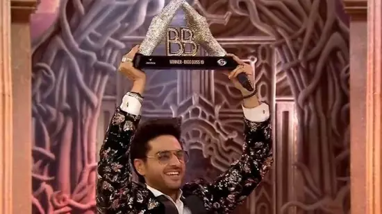Gaurav Khanna ने अपनी बिग बॉस 19 की जीत आम आदमी को समर्पित की Gaurav Khanna ने अपनी बिग बॉस 19 की जीत आम आदमी को समर्पित की