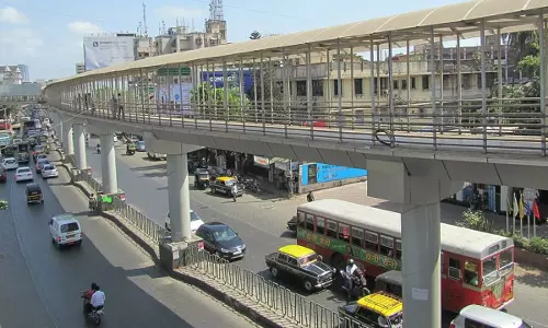 Mumbai: बांद्रा स्काईवॉक निर्माण के अंतिम चरण में