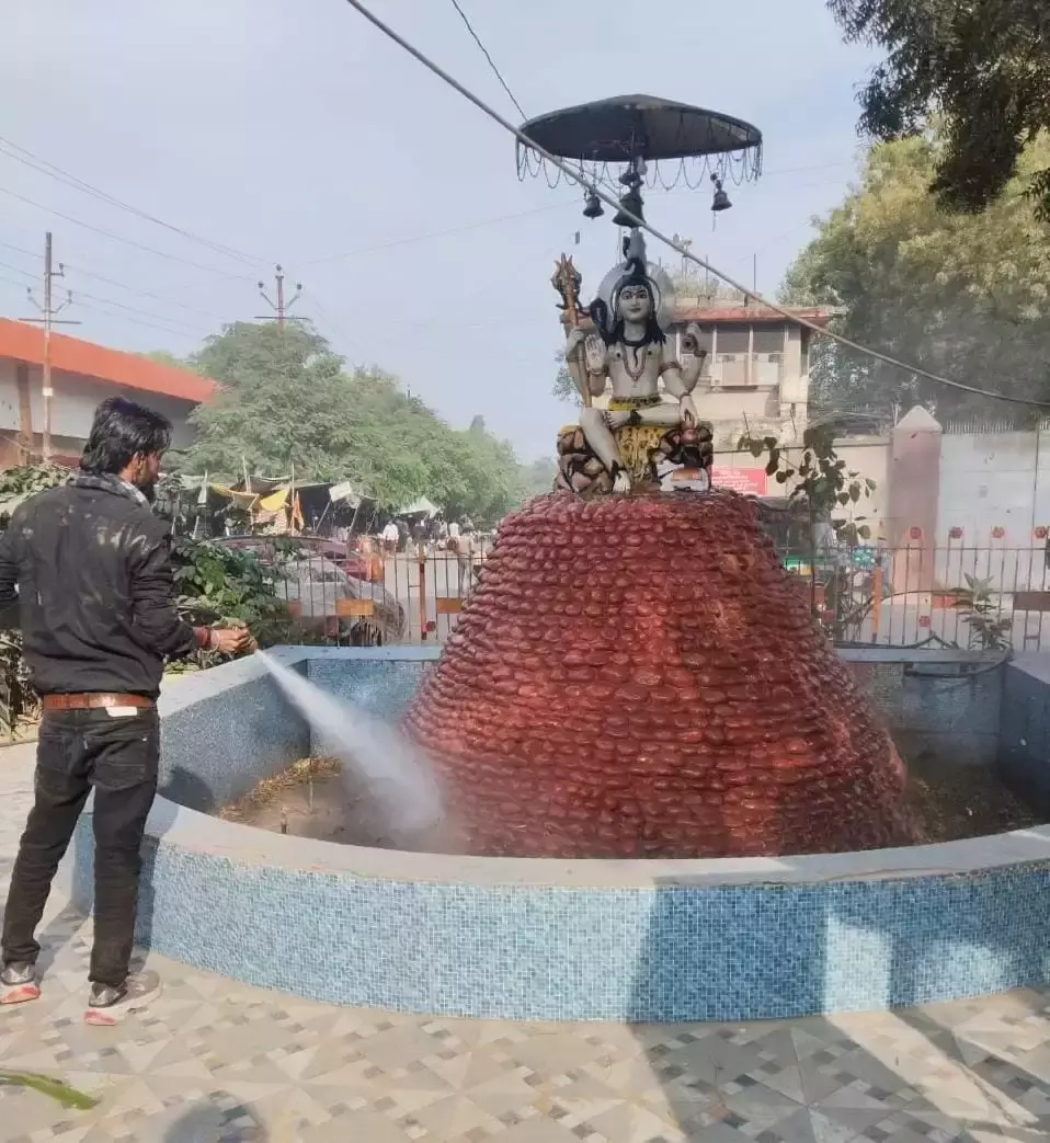 Kanpur: अभियान के तहत 90 प्रतिमाओं की हुई सफाई