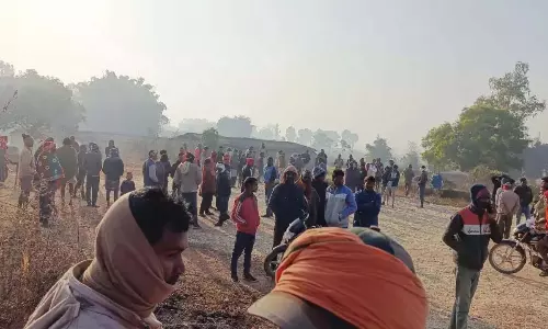 मासूम को बचाने हाथी से भिड़ी मां, लेकिन नहीं बचा पाई जान मासूम को बचाने हाथी से भिड़ी मां, लेकिन नहीं बचा पाई जान