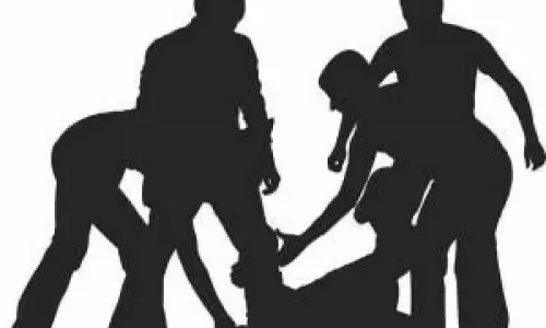 Jalandhar: खेतों से घर लौट रहे युवकों पर हमला, घायल Jalandhar: खेतों से घर लौट रहे युवकों पर हमला, घायल