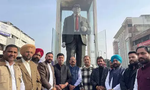 नेताओं ने Dr. B.R. Ambedkar की पुण्यतिथि पर उन्हें पुष्पांजलि अर्पित की नेताओं ने Dr. B.R. Ambedkar की पुण्यतिथि पर उन्हें पुष्पांजलि अर्पित की