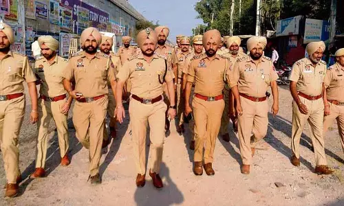 ग्रामीण चुनाव, Nakodar में पुलिस ने फ्लैग मार्च किया