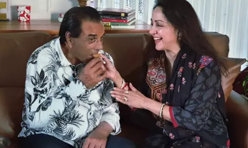 Hema Malini ने धर्मेंद्र की 90वीं जयंती पर कहा: आपको गए दो हफ़्ते हो गए Hema Malini ने धर्मेंद्र की 90वीं जयंती पर कहा: आपको गए दो हफ़्ते हो गए