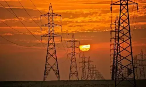 TNERC ने मीडियम-टर्म बिजली खरीद को मंज़ूरी दी, 1,000 MW जनरेटर के लिए बोली लगाई गई TNERC ने मीडियम-टर्म बिजली खरीद को मंज़ूरी दी, 1,000 MW जनरेटर के लिए बोली लगाई गई