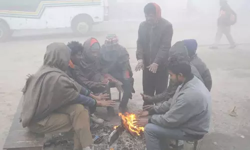 उत्तर भारत में ठंड का प्रकोप जारी है, Jammu and Kashmir. के कई हिस्सों में तापमान शून्य से नीचे चला गया उत्तर भारत में ठंड का प्रकोप जारी है, Jammu and Kashmir. के कई हिस्सों में तापमान शून्य से नीचे चला गया