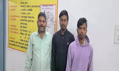 CG: सूने मकान से सोने-चांदी के जेवर चोरी, तीन आरोपी गिरफ्तार CG: सूने मकान से सोने-चांदी के जेवर चोरी, तीन आरोपी गिरफ्तार