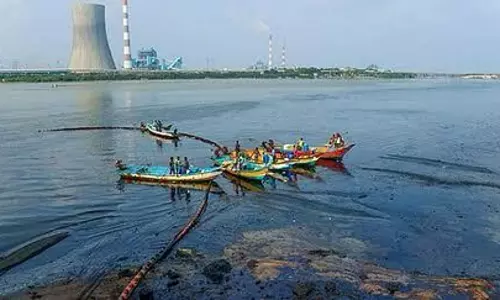 Tamil Nadu: एनरोर नदी प्रदूषण के खिलाफ मछुआरों का उग्र प्रदर्शन
