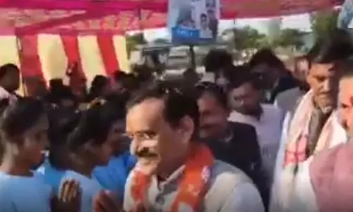 जब छात्रा सांसद जी पर भड़क गई, कह दी बड़ी बात जब छात्रा सांसद जी पर भड़क गई, कह दी बड़ी बात