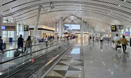 बम की धमकी के बाद Hyderabad एयरपोर्ट पर तीन फ्लाइट्स सुरक्षित उतरीं