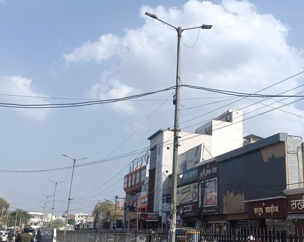 Bhiwani: स्ट्रीट पोल शिफ्टिंग पर ढाई करोड़ का निवेश, सफाई व्यवस्था सुदृढ़ Bhiwani: स्ट्रीट पोल शिफ्टिंग पर ढाई करोड़ का निवेश, सफाई व्यवस्था सुदृढ़