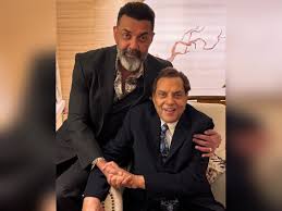 Bobby Deol ने पिता धर्मेंद्र को इमोशनल श्रद्धांजलि दी