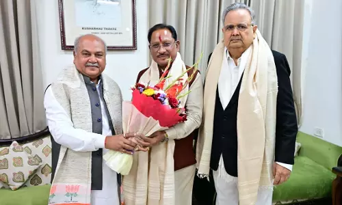 CM साय की अहम मुलाकात, मप्र विधानसभा अध्यक्ष तोमर से सौजन्य भेंट