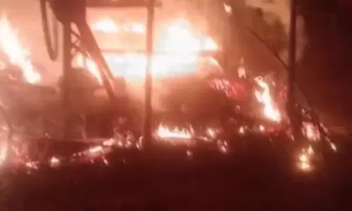 UP: गोंडा में ज़मीन विवाद में घर में आग लगाई गई, पुलिस ने जांच शुरू की