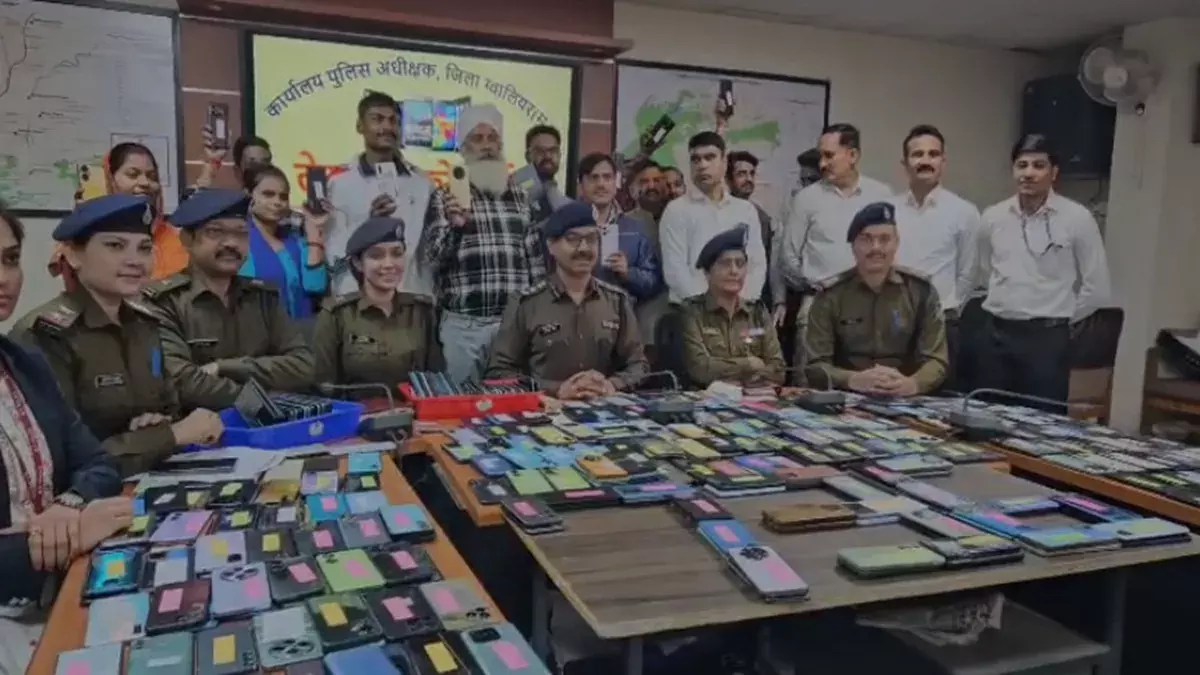 Gwalior: ग्वालियर पुलिस ने लौटाए 736 मोबाइल, जनता में खुशी