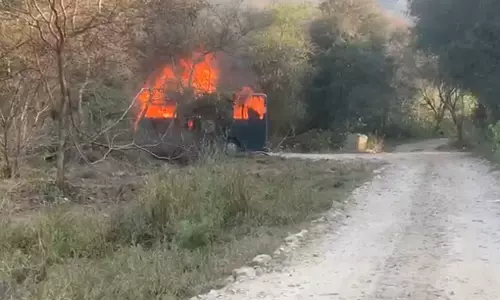 Jaipur: नाहरगढ़ बायोलॉजिकल पार्क में आग की सूचना, नुकसान टला Jaipur: नाहरगढ़ बायोलॉजिकल पार्क में आग की सूचना, नुकसान टला
