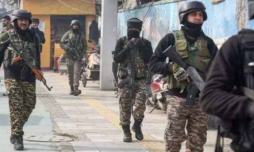 Srinagar में विदेशी नागरिकों के लिए नियमों के उल्लंघन पर मामले दर्ज